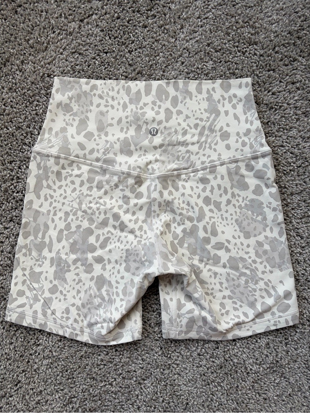 Lululemon Align High Rise Short 6” in Cheetah Camp Antique White Multi Size 6 - Picture 3 of 7